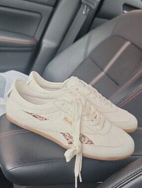 Brand New Reebok Women's Cream Sneakers with Leopard Detail